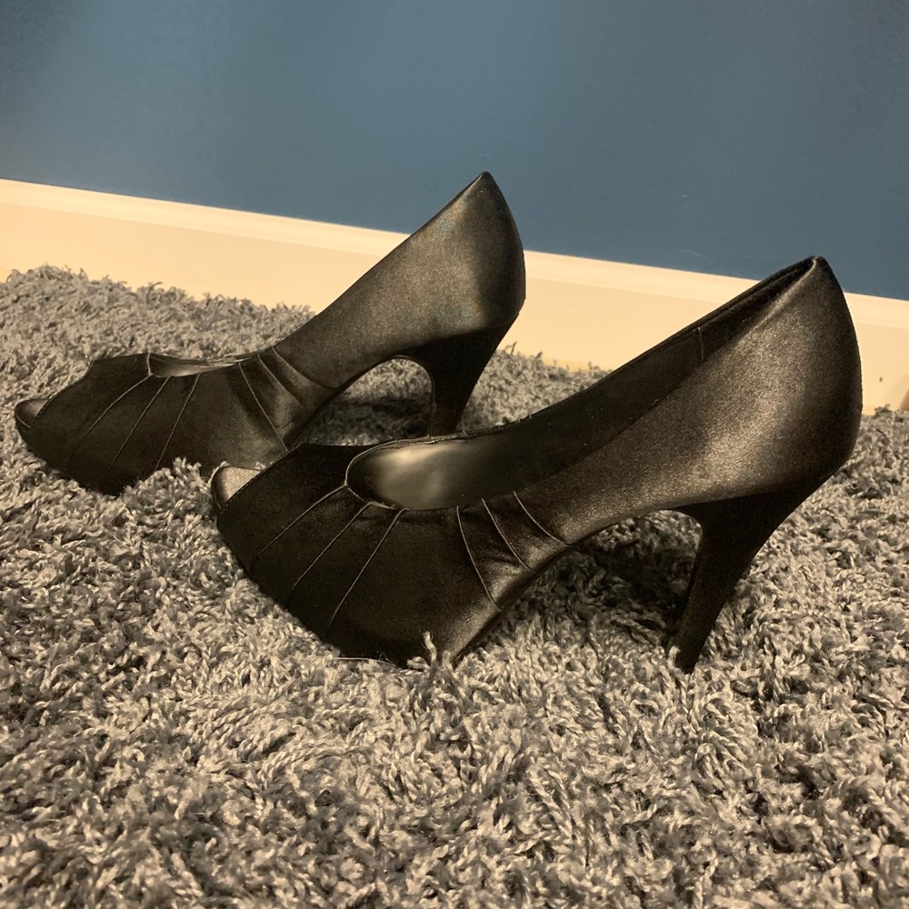 Black peep toe heels - 9 1/2
